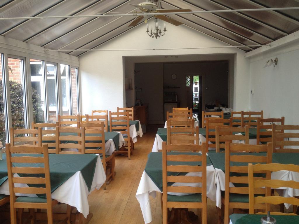 Gainsborough Lodge Horley Restaurant bilde